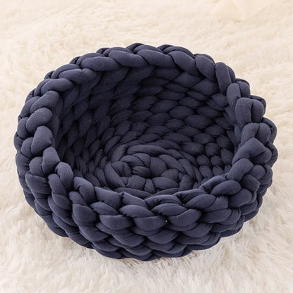Cozy Woven Basket for Dogs and Cats