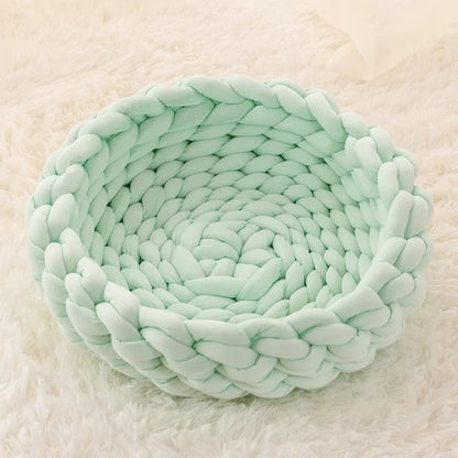 Cozy Woven Basket for Dogs and Cats